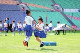 UFC商业重生密码：从濒临破产到全球格斗帝国的崛起格斗女王张伟丽遭“云提亲”！这届男粉太会整活｜大象夜读可悲！张志磊被KO揭开中国拳击伤疤，教练约等于拳盲，误人子弟